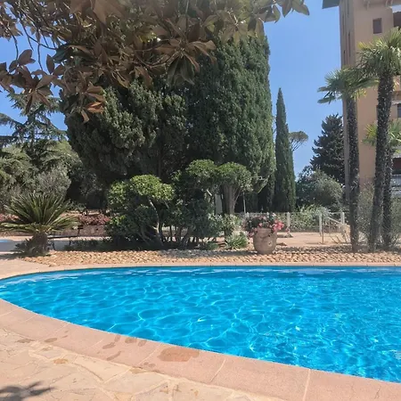 Pretty T5 With Wifigarden And Pool Saint-Raphael (Var)